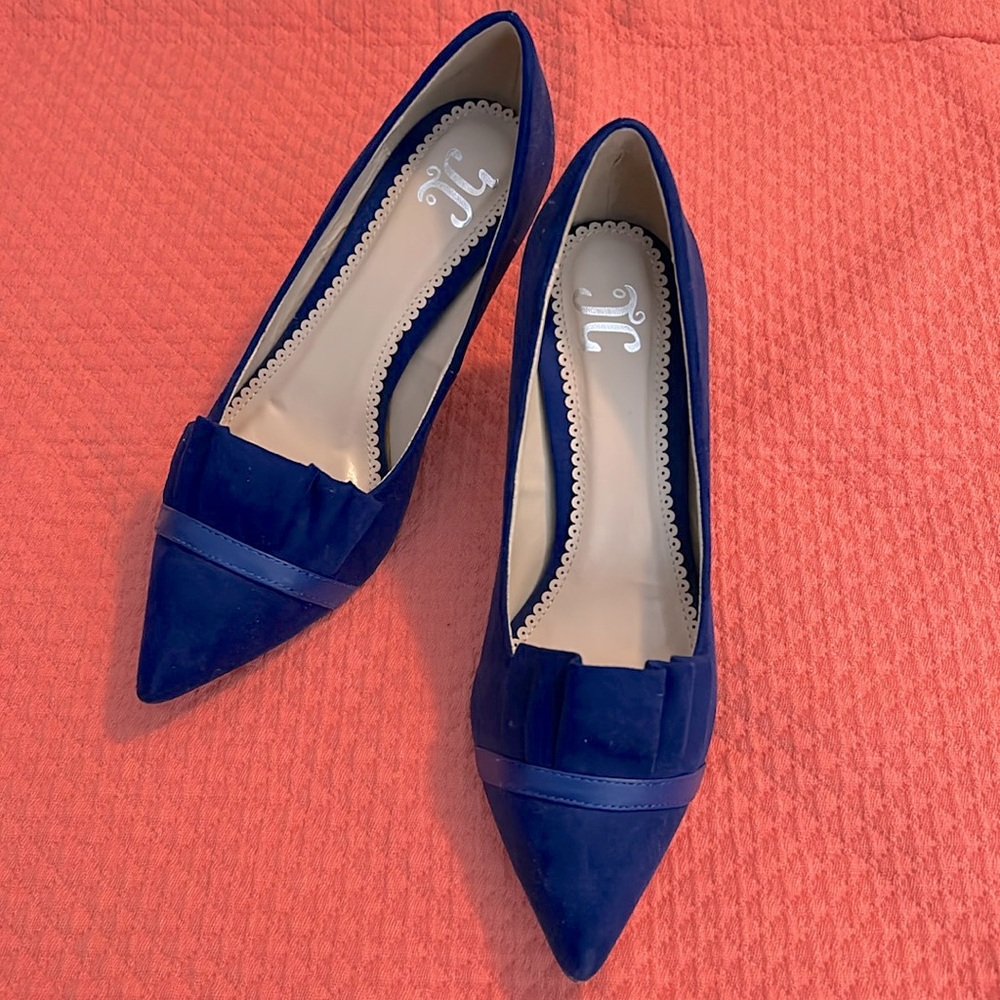 JG brand suede pumps